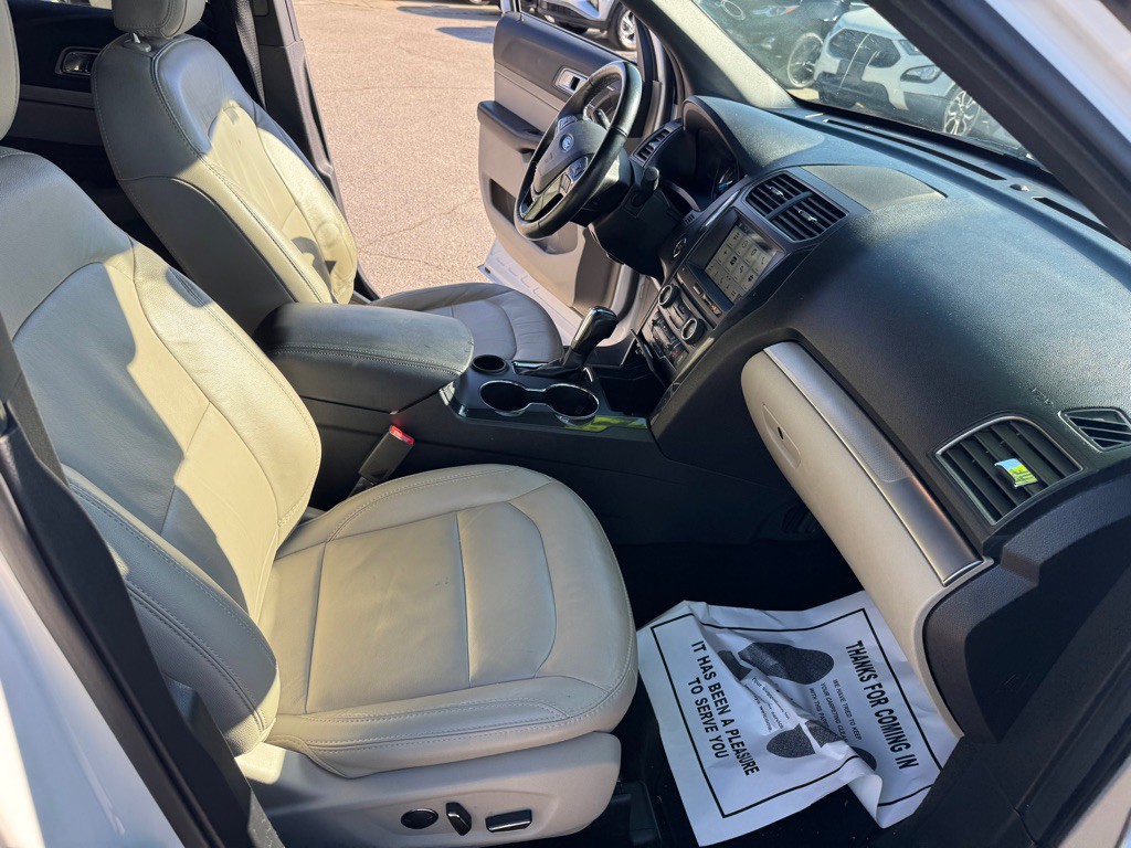2018 Ford Explorer Image 16