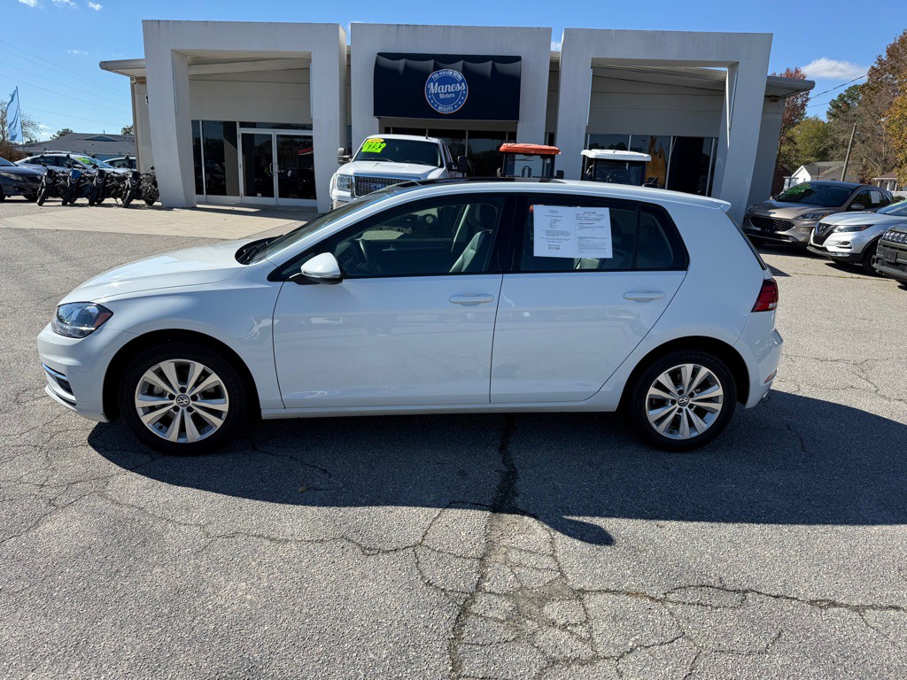 2021 Volkswagen Golf Image 2