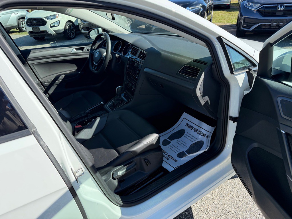 2021 Volkswagen Golf Image 9