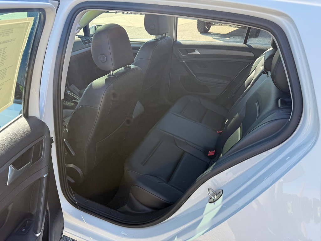 2021 Volkswagen Golf Image 11