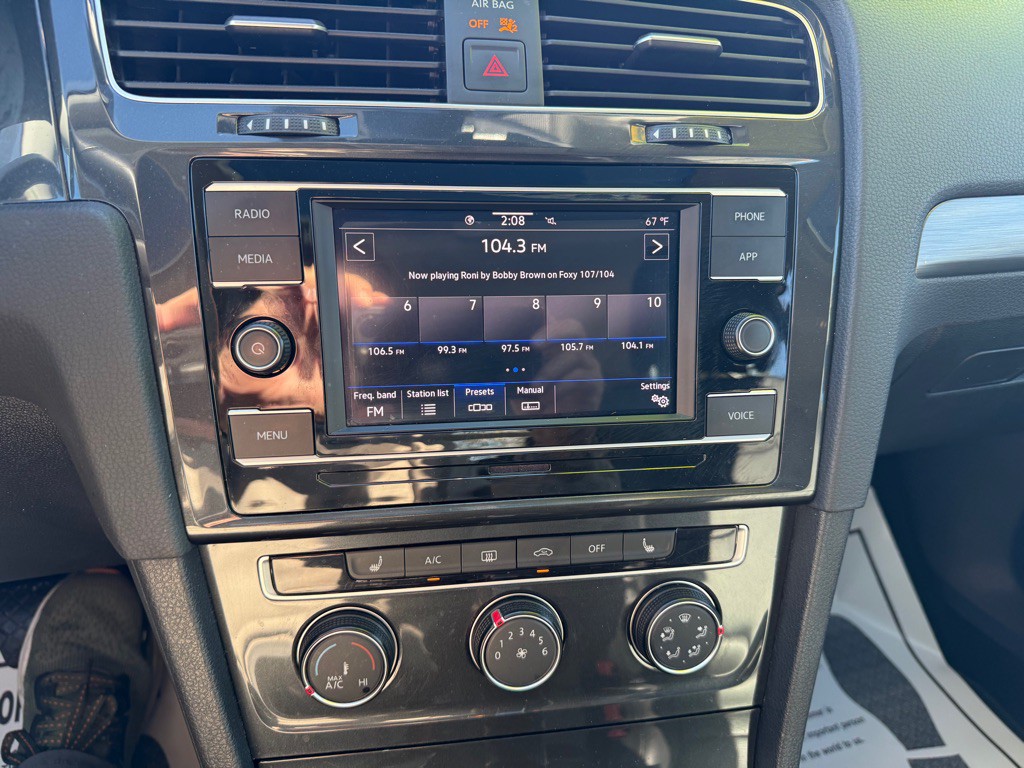 2021 Volkswagen Golf Image 14