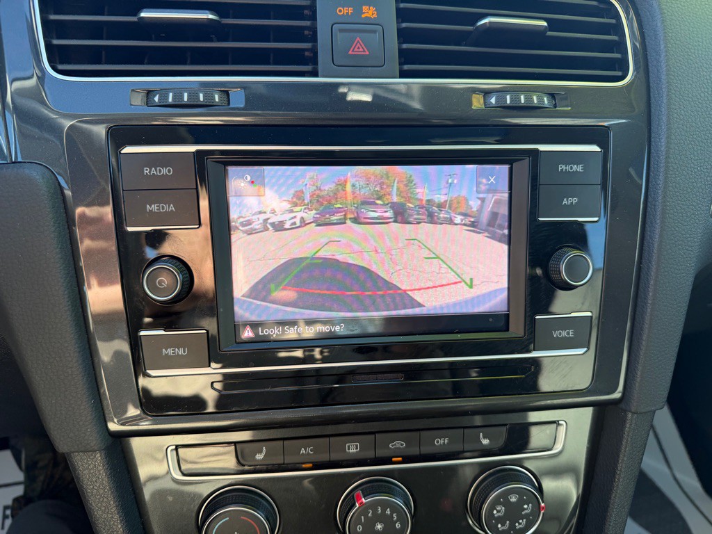 2021 Volkswagen Golf Image 15