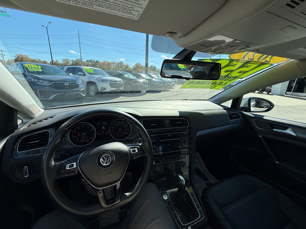 2021 Volkswagen Golf Image 17