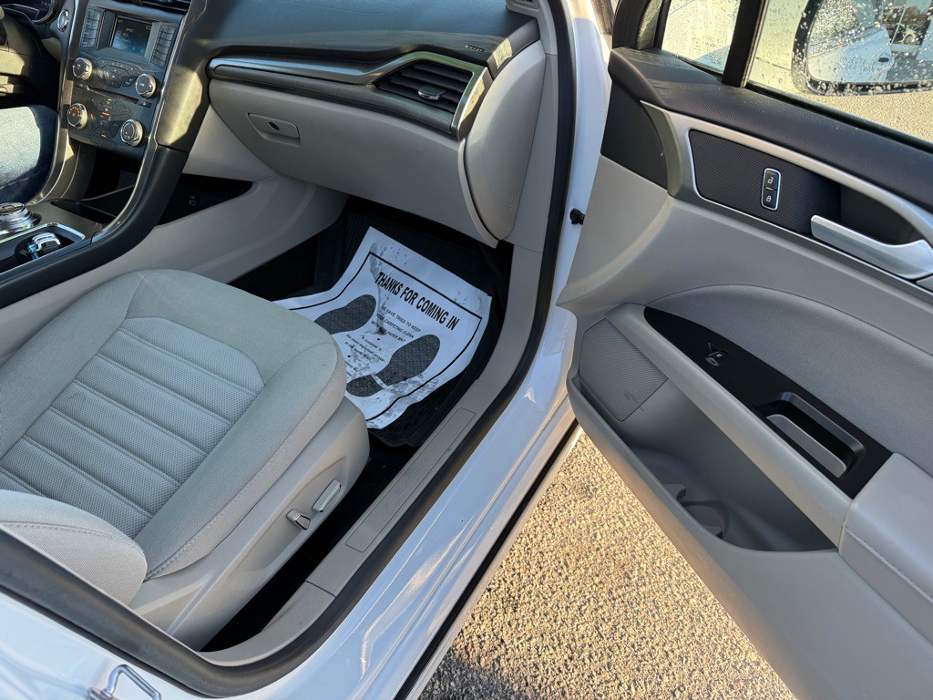 2017 Ford Fusion Image 9