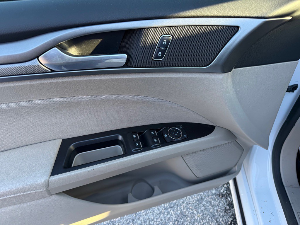 2017 Ford Fusion Image 13