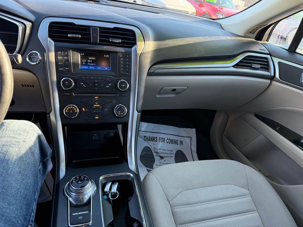 2017 Ford Fusion Image 15