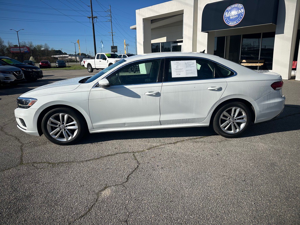 2020 Volkswagen Passat Image 2