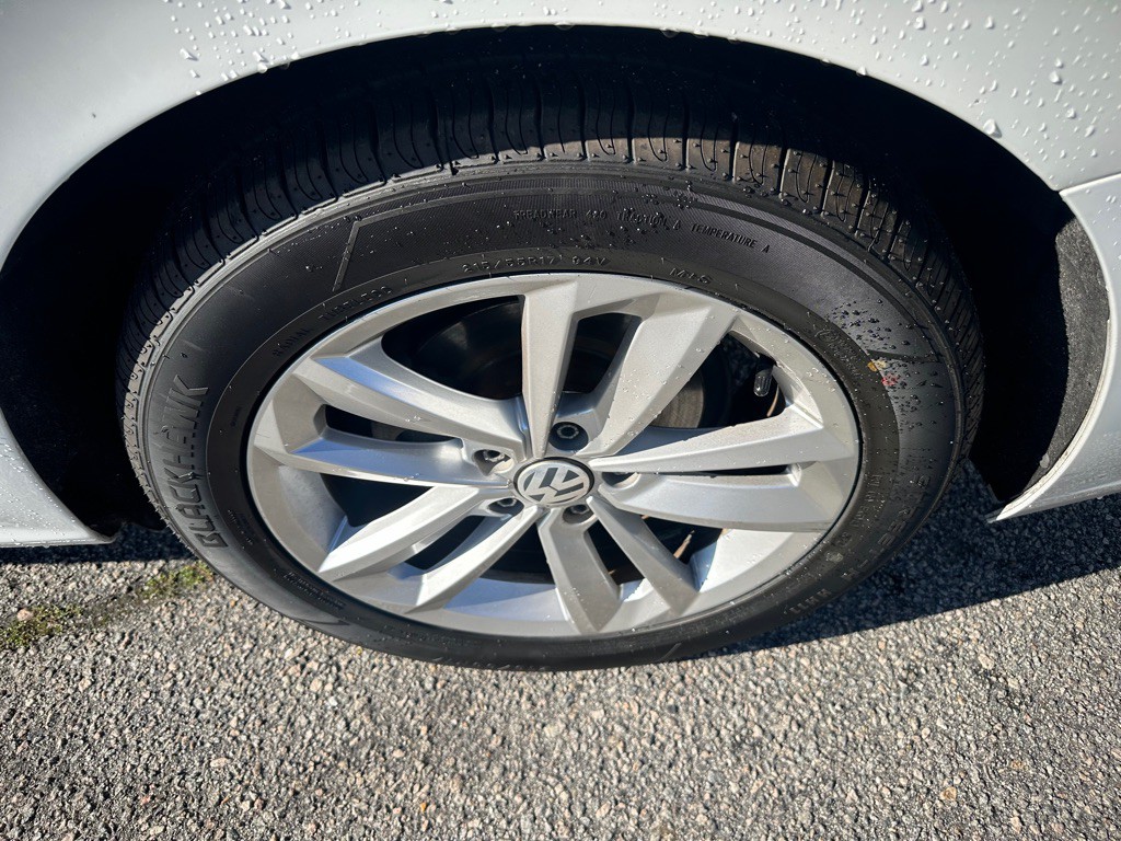 2020 Volkswagen Passat Image 9