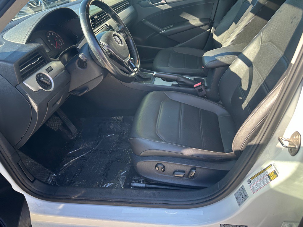 2020 Volkswagen Passat Image 11