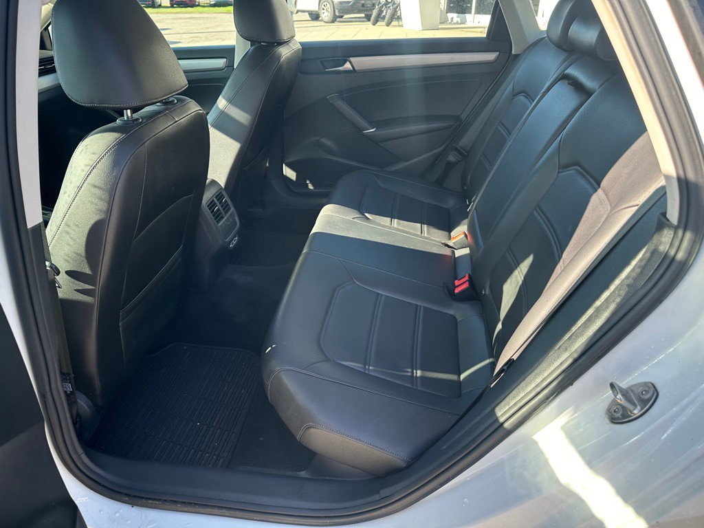 2020 Volkswagen Passat Image 20