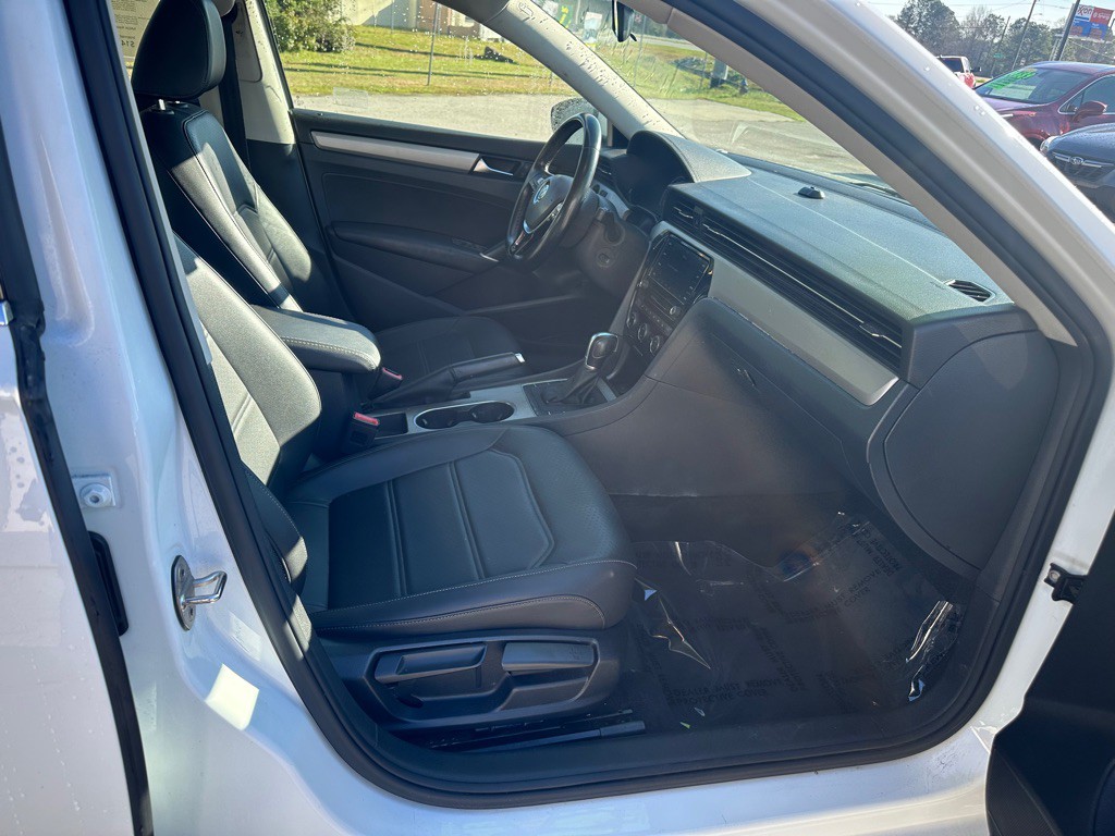 2020 Volkswagen Passat Image 22