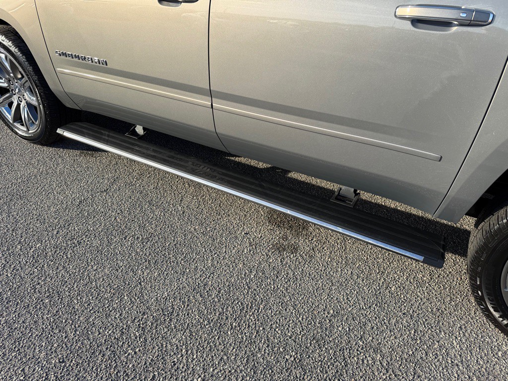 2019 Chevrolet Suburban Image 16