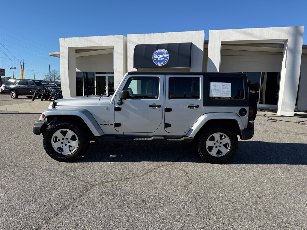 2012 Jeep Wrangler Unlimited Image 2