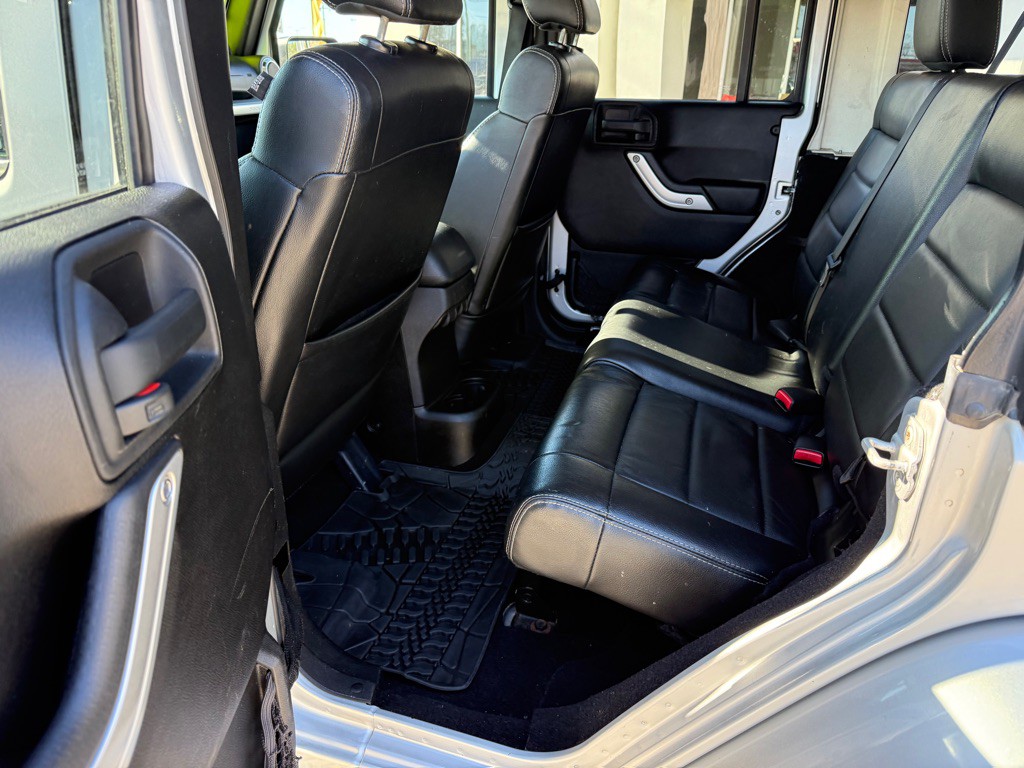 2012 Jeep Wrangler Unlimited Image 12
