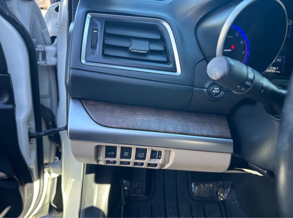 2016 Subaru Outback Image 12