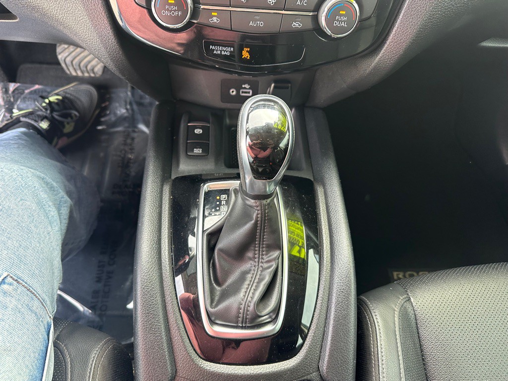 2022 Nissan Rogue Image 14