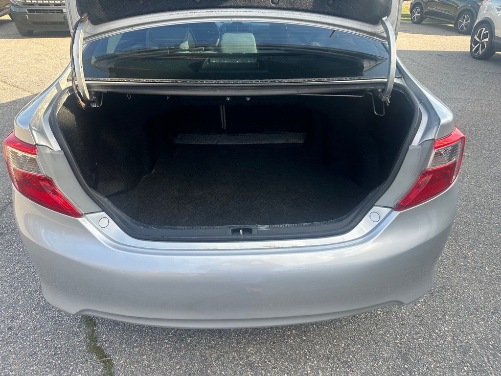 2013 Toyota Camry Image 9