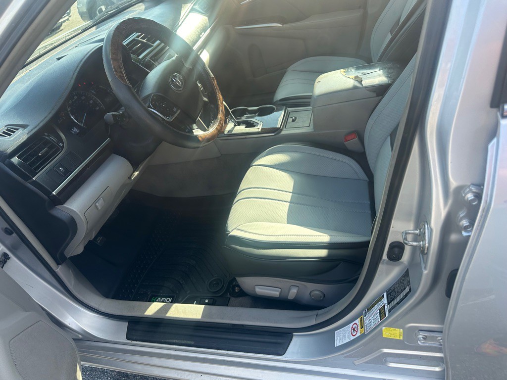 2013 Toyota Camry Image 10