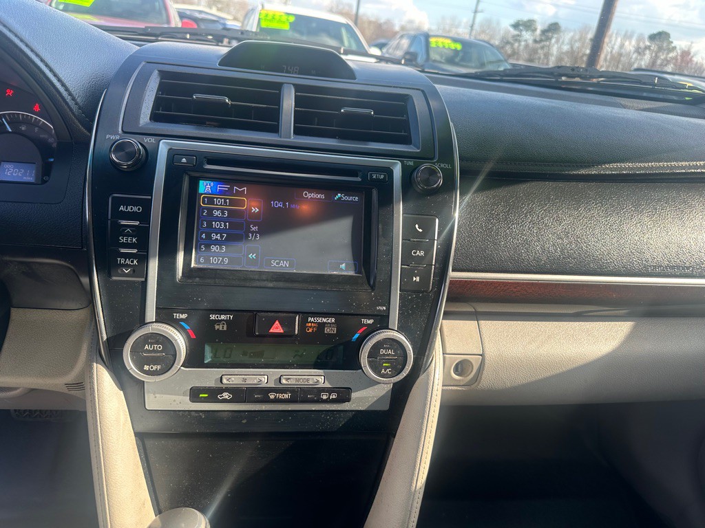 2013 Toyota Camry Image 14