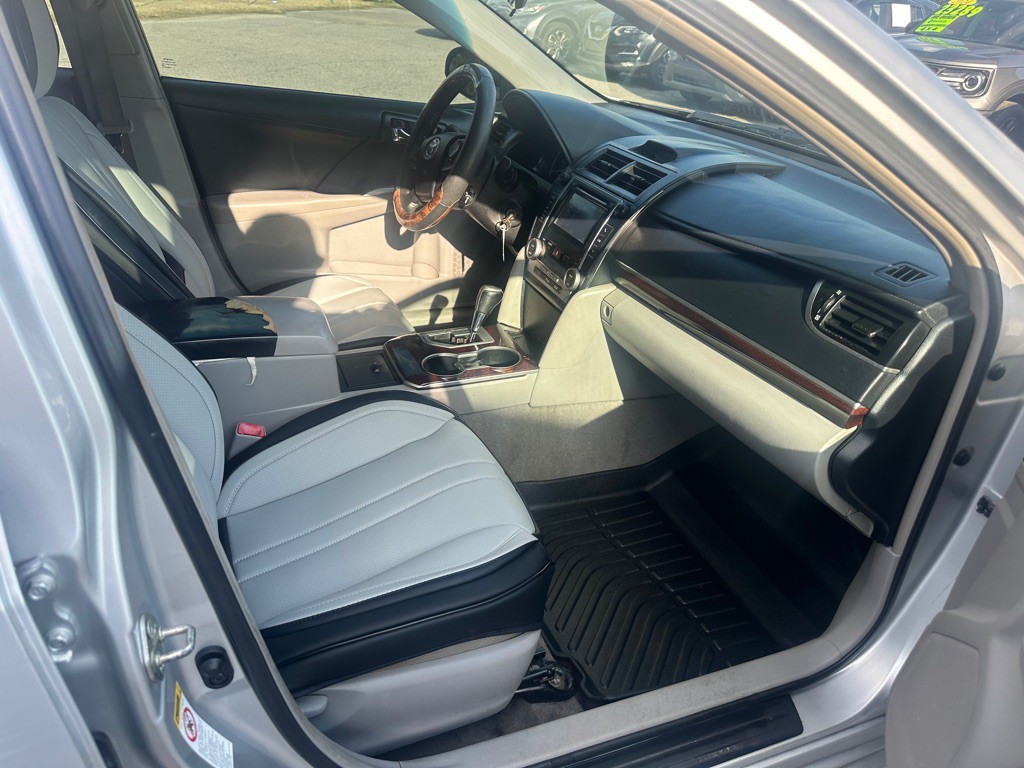 2013 Toyota Camry Image 21