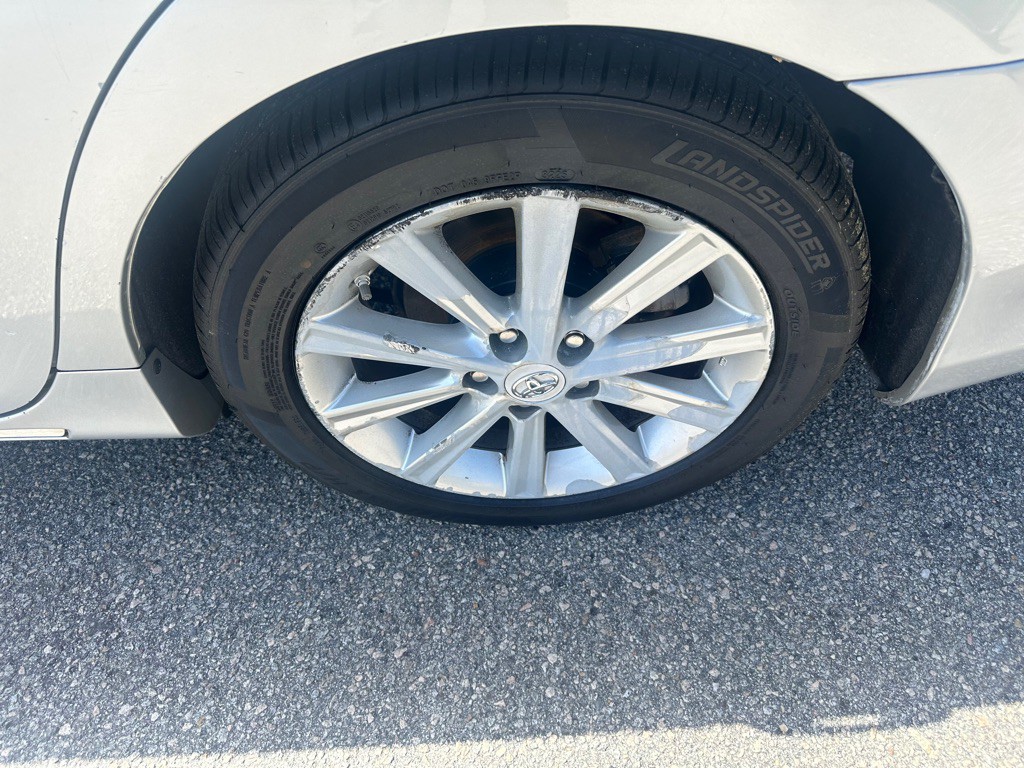 2013 Toyota Camry Image 9