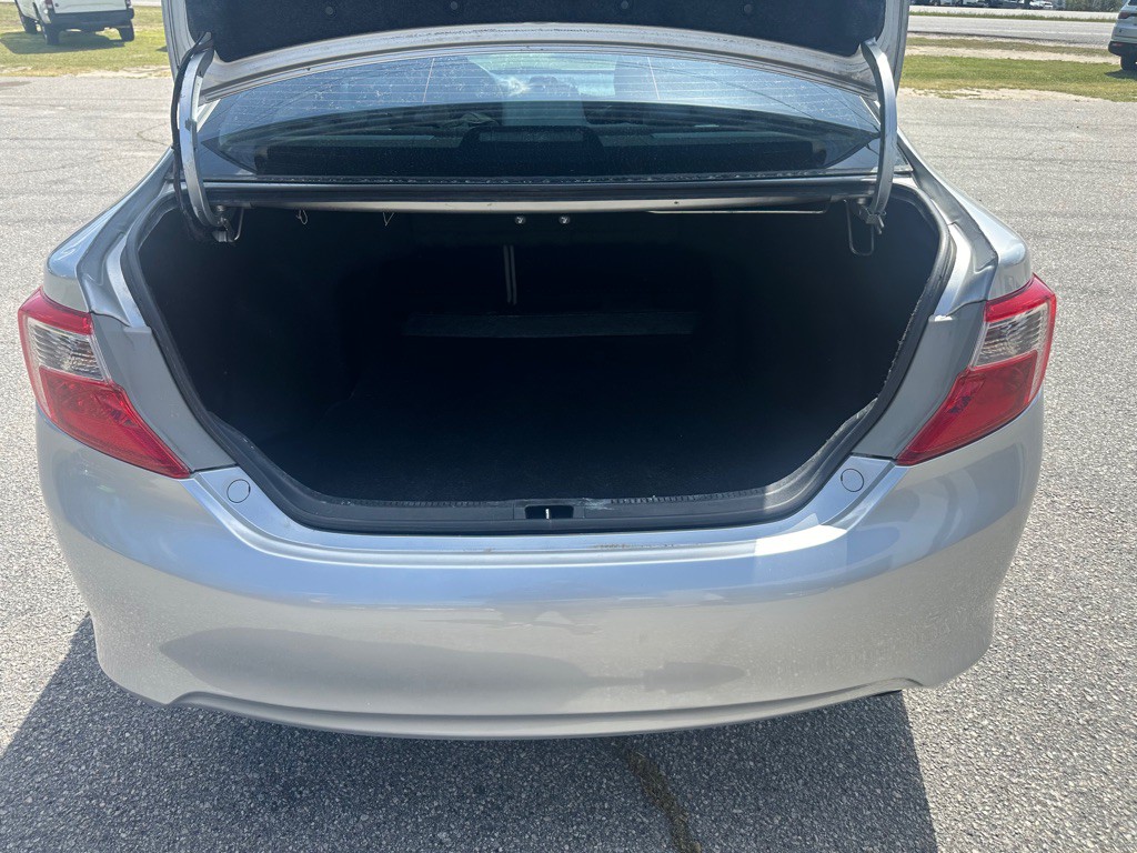 2013 Toyota Camry Image 10