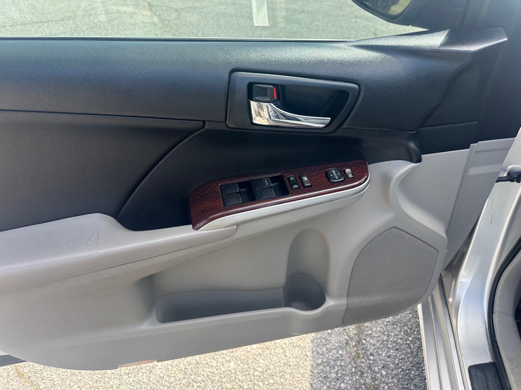 2013 Toyota Camry Image 11