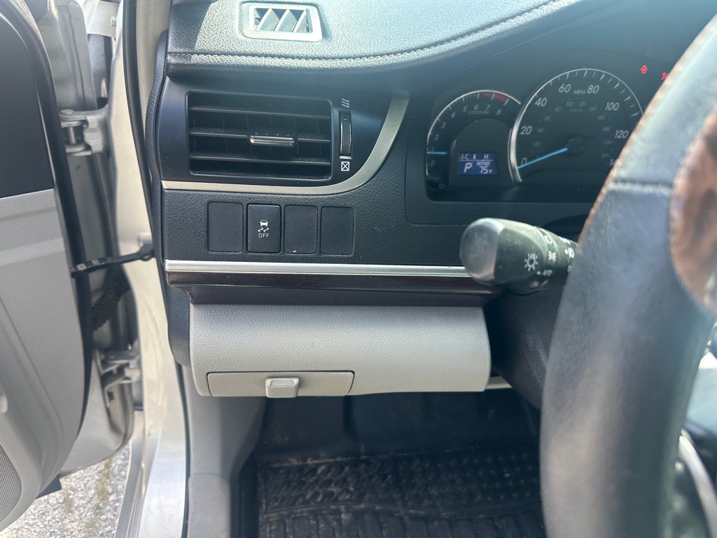 2013 Toyota Camry Image 12