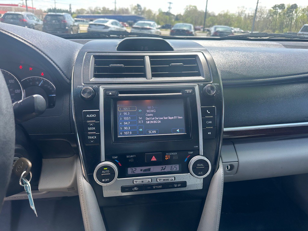 2013 Toyota Camry Image 15