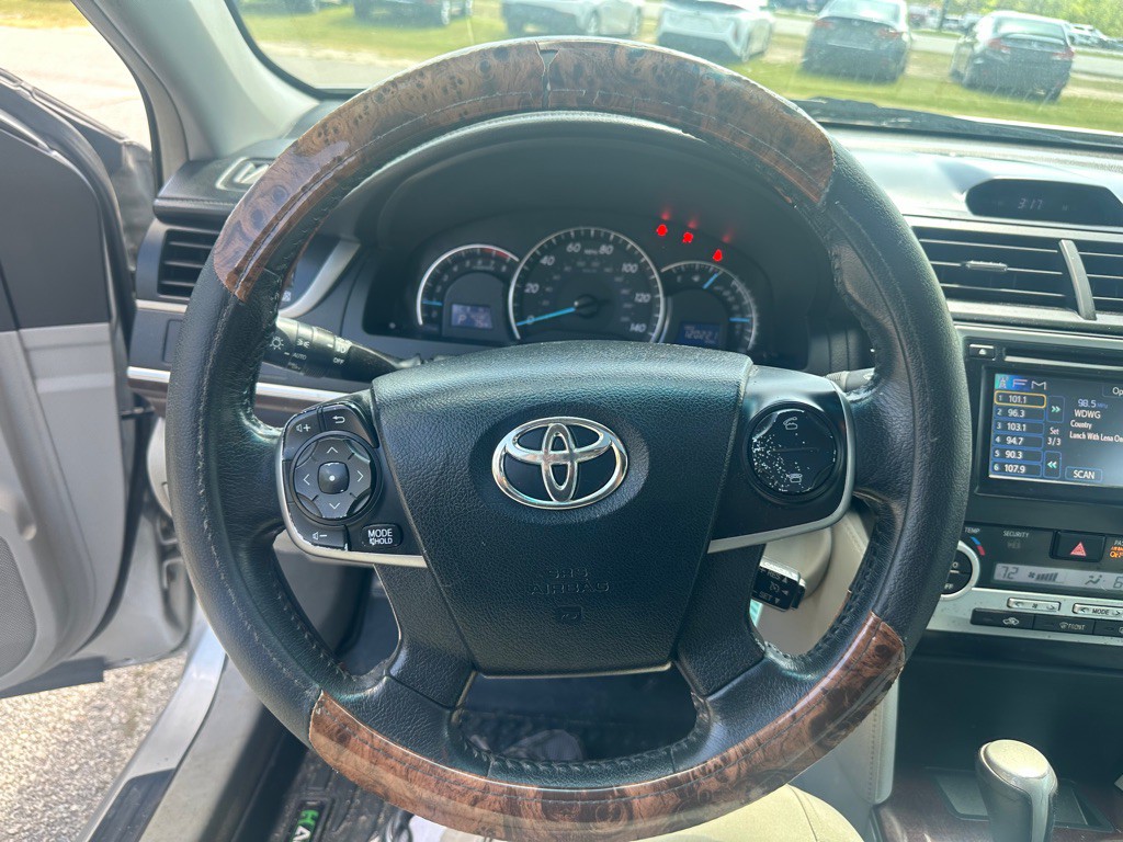2013 Toyota Camry Image 16