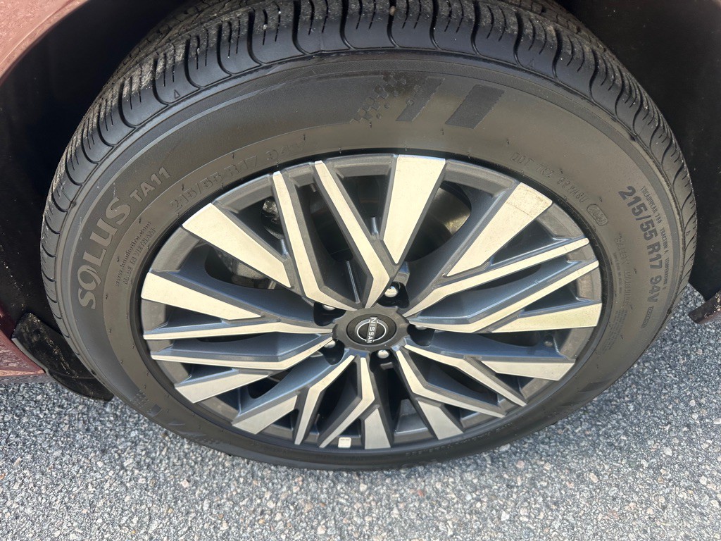 2025 Nissan Altima Image 9