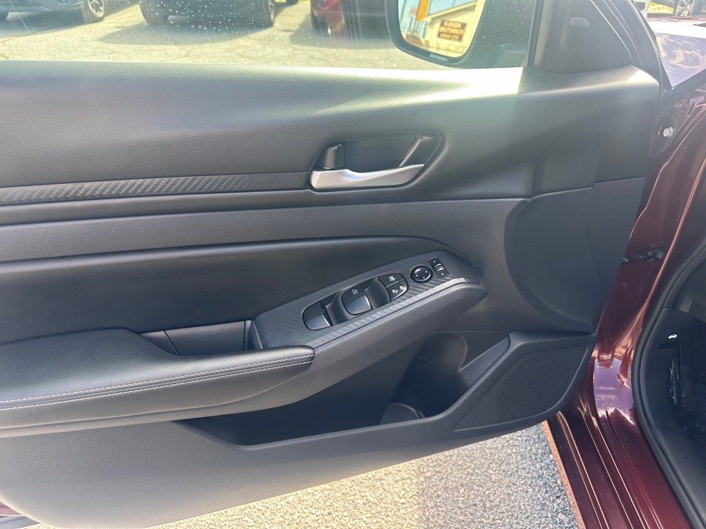 2025 Nissan Altima Image 12