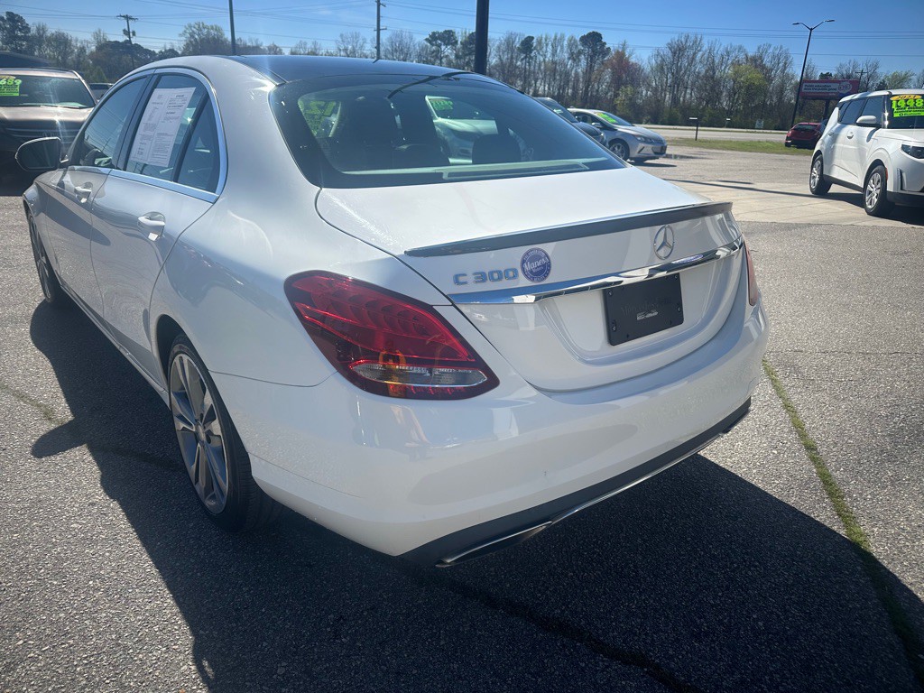 2017 Mercedes-Benz C-Class Image 3