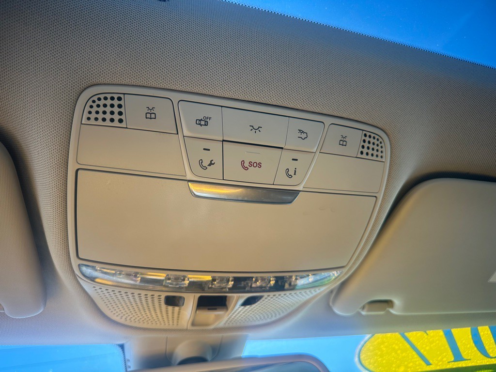 2017 Mercedes-Benz C-Class Image 18