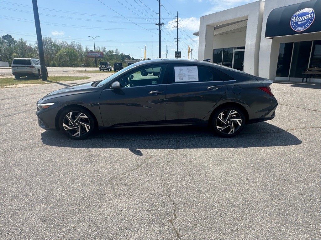 2025 Hyundai Elantra Image 2