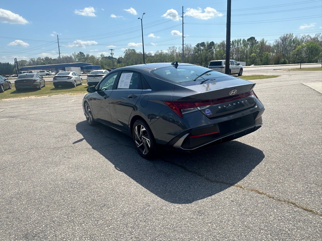 2025 Hyundai Elantra Image 3