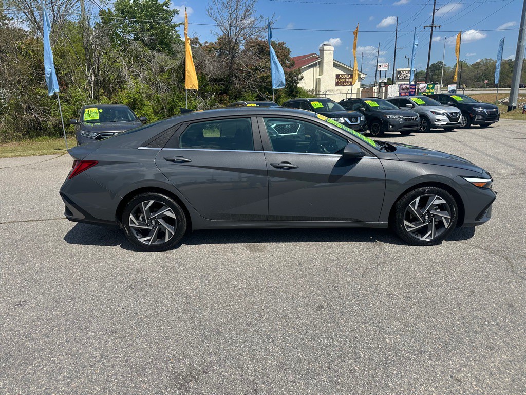2025 Hyundai Elantra Image 6