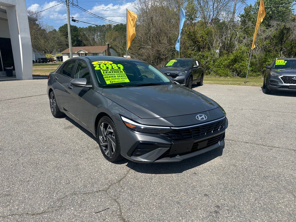 2025 Hyundai Elantra Image 7