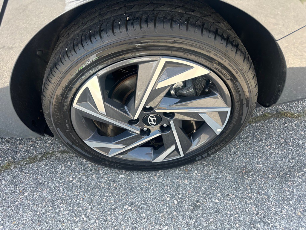 2025 Hyundai Elantra Image 9