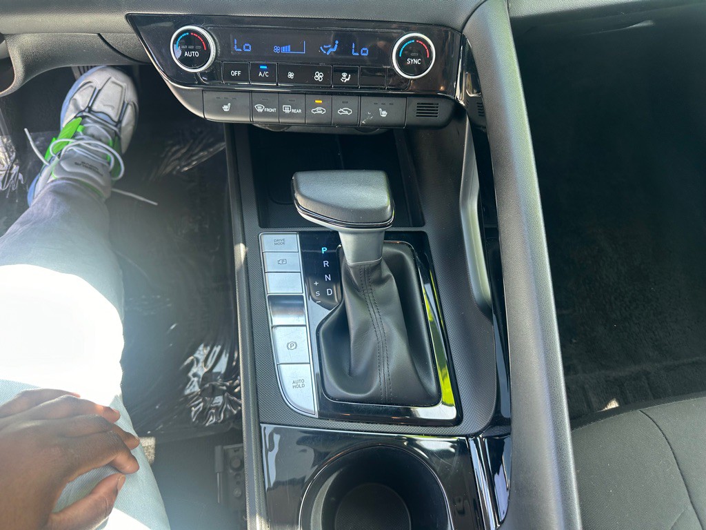 2025 Hyundai Elantra Image 14