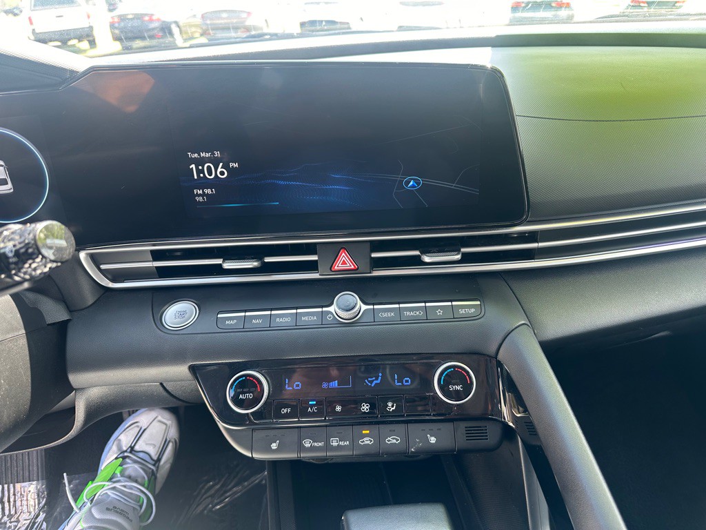 2025 Hyundai Elantra Image 15