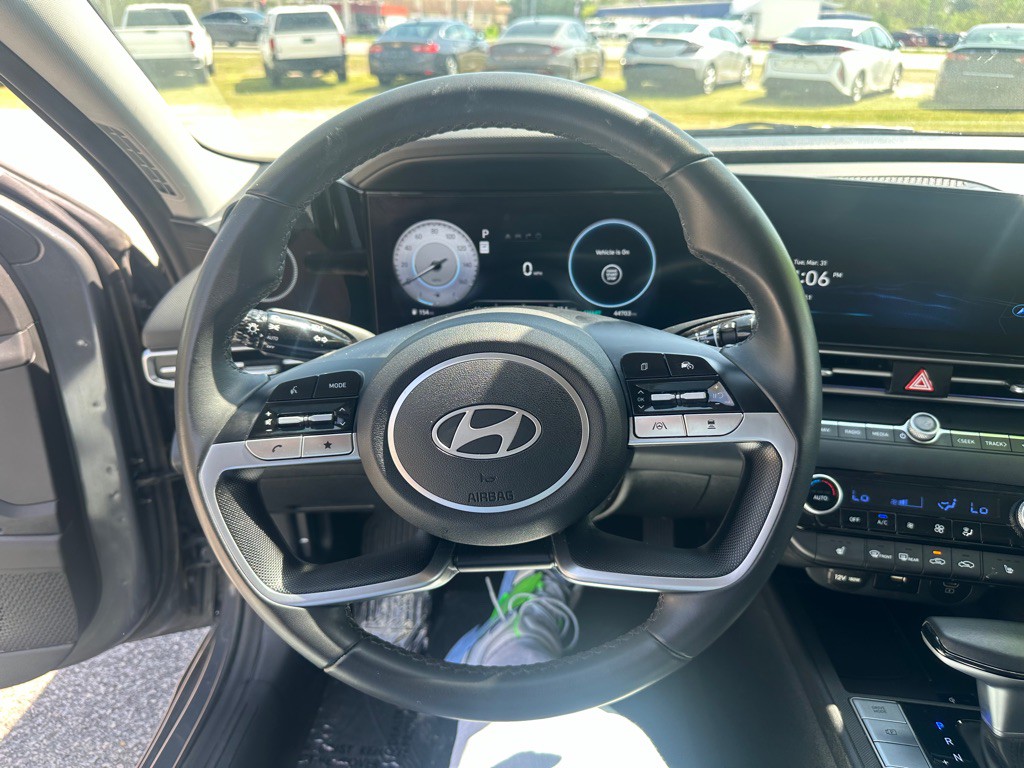 2025 Hyundai Elantra Image 17