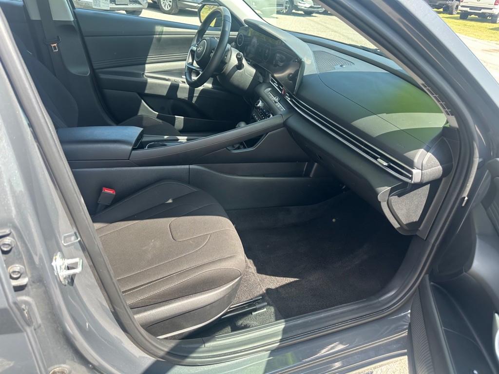 2025 Hyundai Elantra Image 23