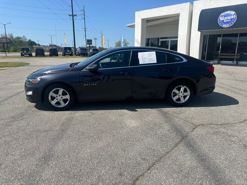 2023 Chevrolet Malibu Image 2