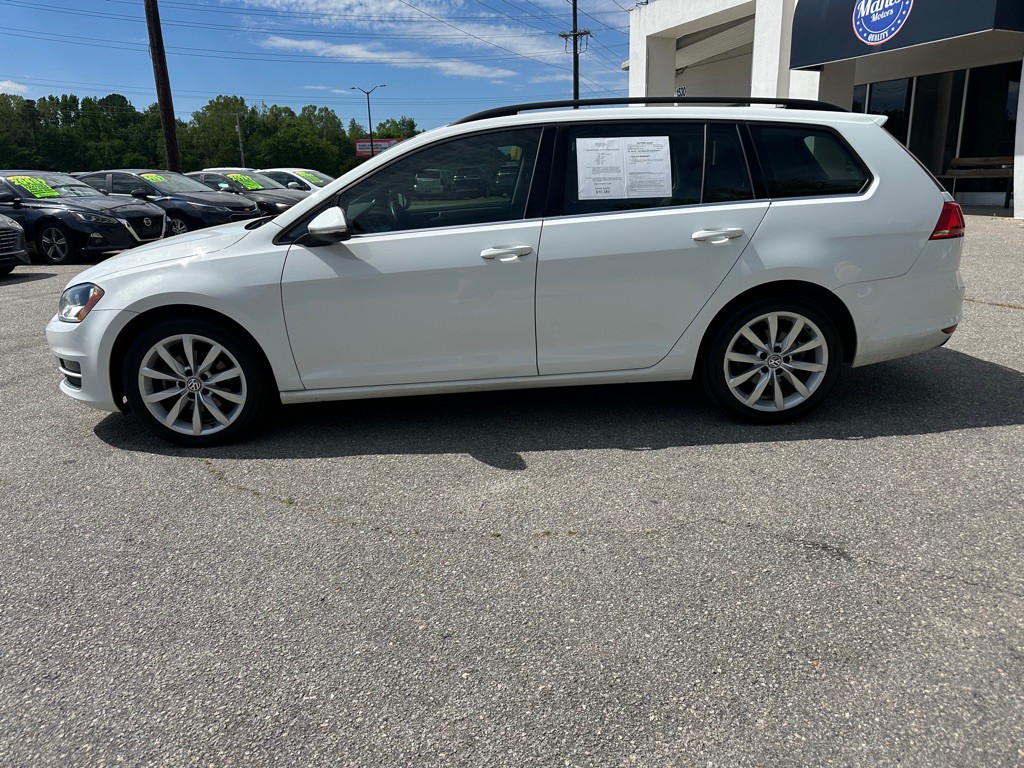 2017 Volkswagen Golf Image 2