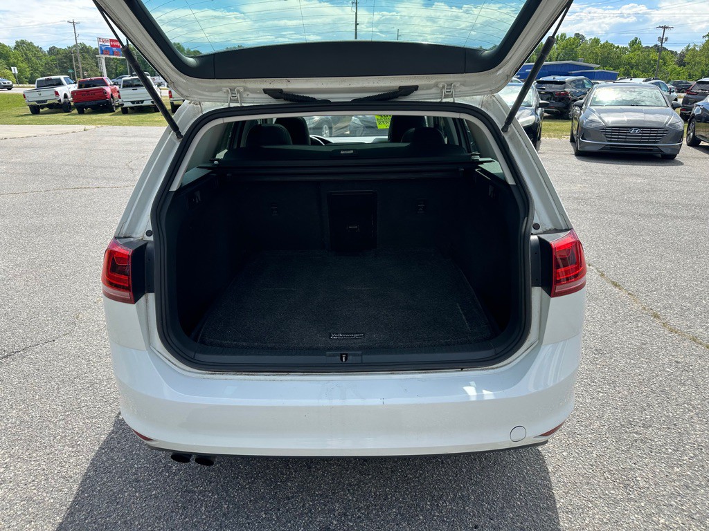 2017 Volkswagen Golf Image 10