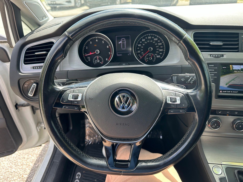 2017 Volkswagen Golf Image 17