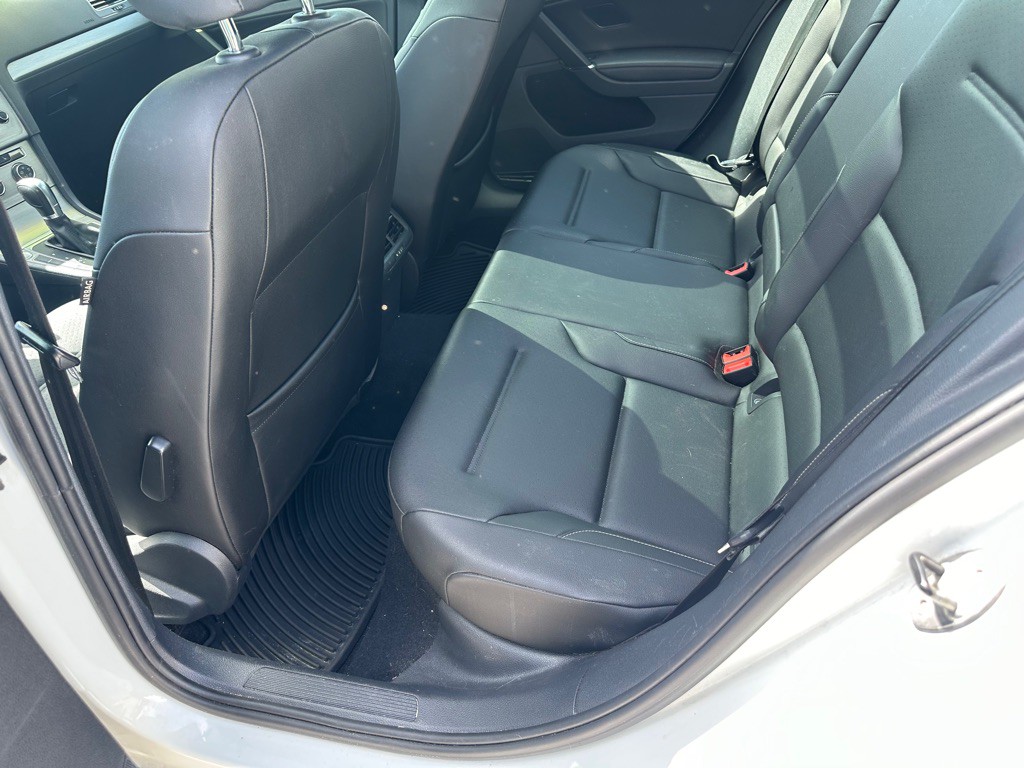 2017 Volkswagen Golf Image 21