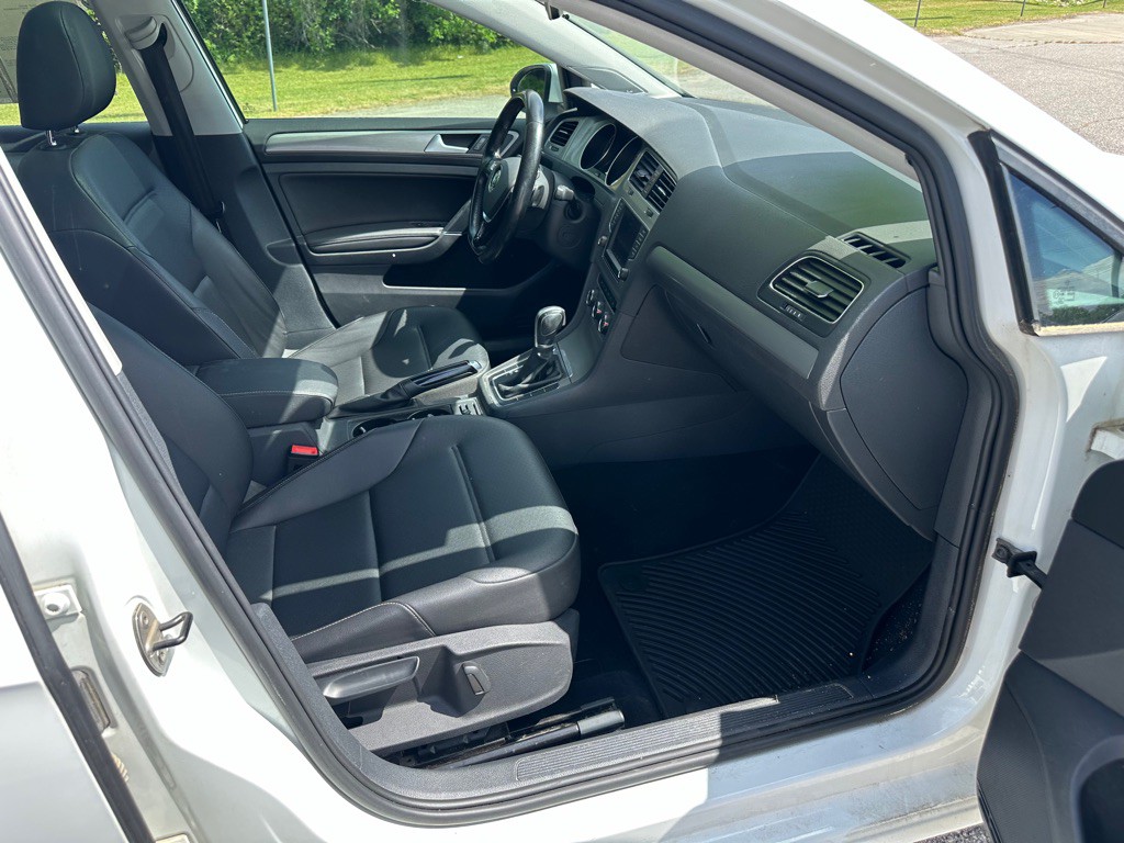 2017 Volkswagen Golf Image 23