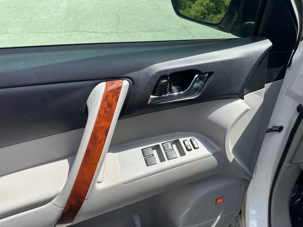2013 Toyota Highlander Image 12